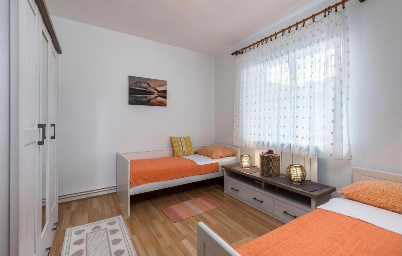 2 Bedroom Gorgeous Apartment In Кострена Экстерьер фото
