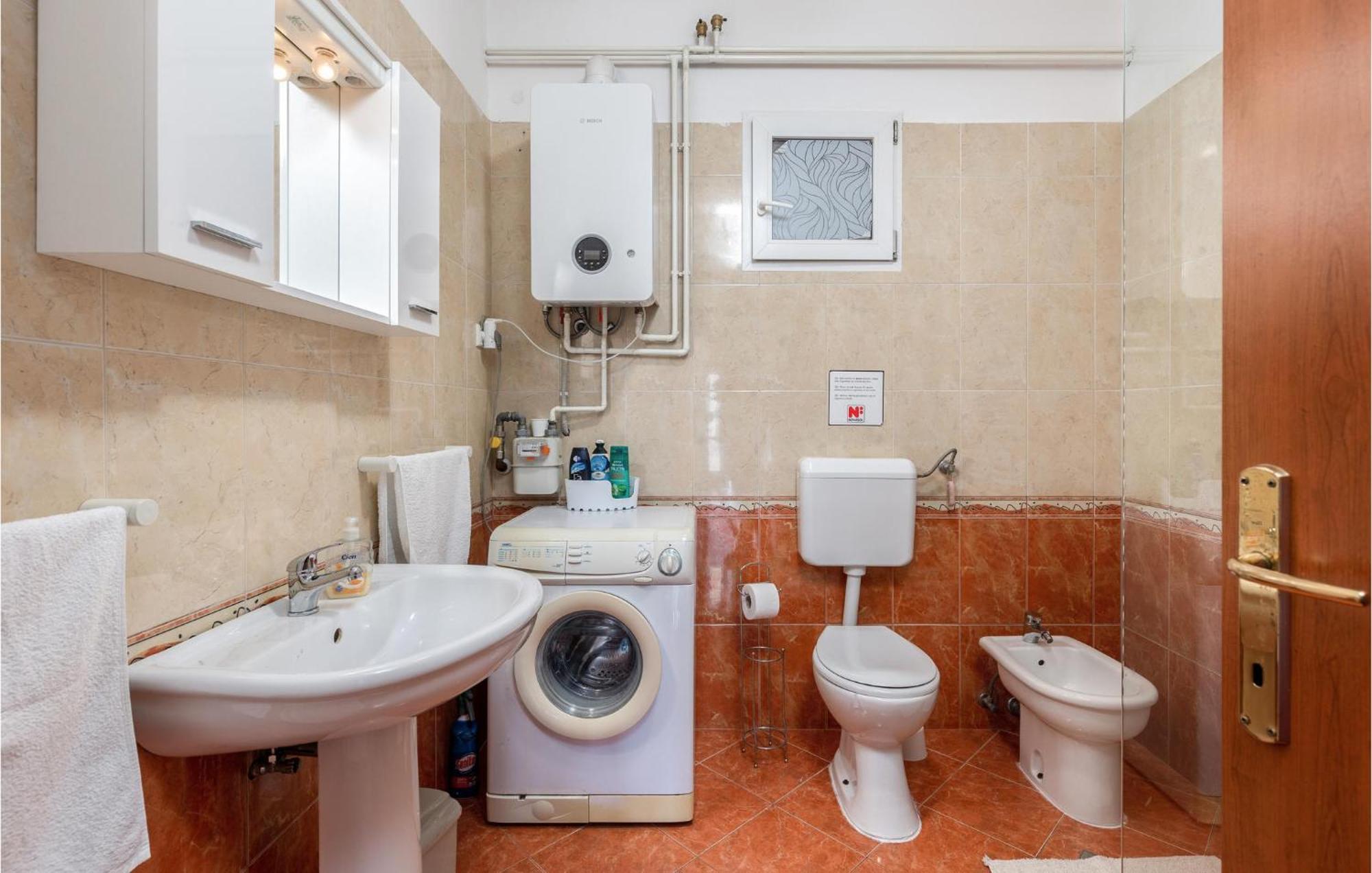 2 Bedroom Gorgeous Apartment In Кострена Экстерьер фото