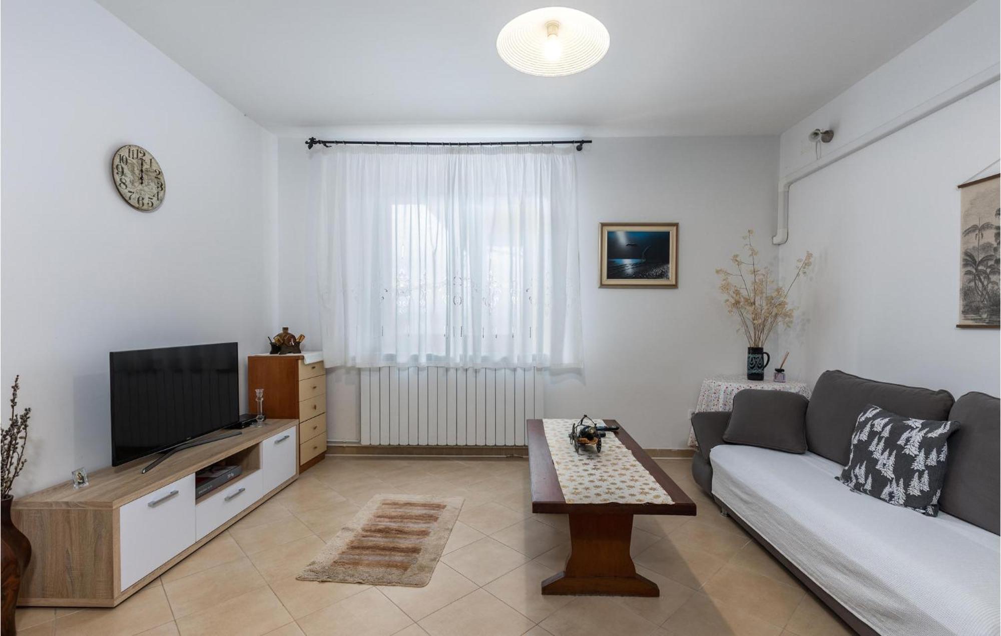 2 Bedroom Gorgeous Apartment In Кострена Экстерьер фото