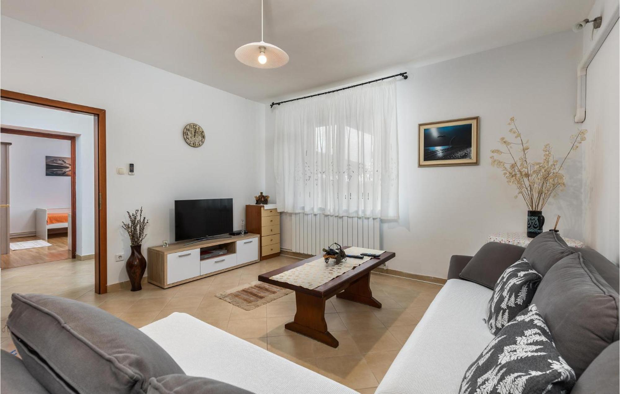 2 Bedroom Gorgeous Apartment In Кострена Экстерьер фото